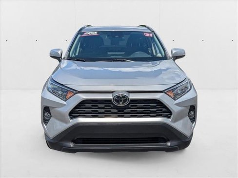 Used 2021 Toyota RAV4 XLE image 2