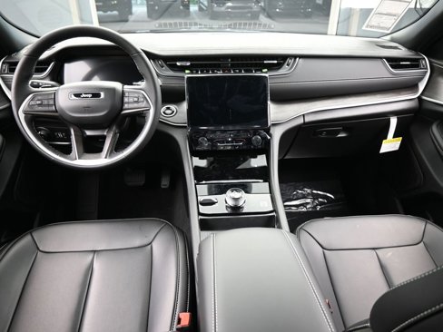New 2025 Jeep Grand Cherokee L Limited w/ Black Appearance Package image 33