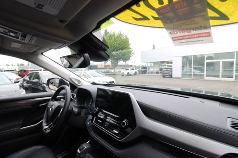 Used 2022 Toyota Highlander Platinum image 22