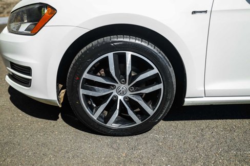 Used 2016 Volkswagen Golf Limited Edition image 11