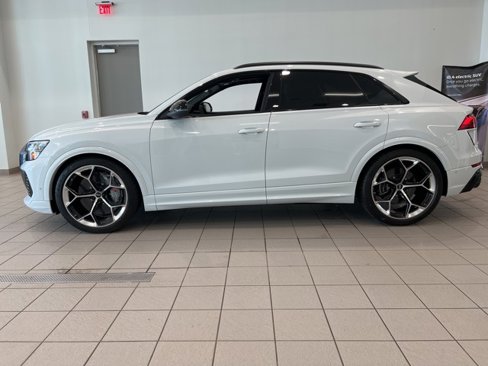 New 2025 Audi RS Q8 performance image 4