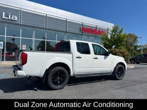 Certified 2021 Nissan Frontier SV w/ Midnight Edition Floor Mats image 16