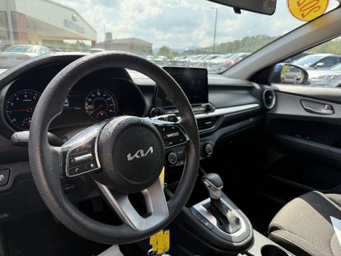 Used 2023 Kia Forte LXS image 3