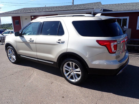 Used 2017 Ford Explorer XLT w/ Equipment Group 202A image 4