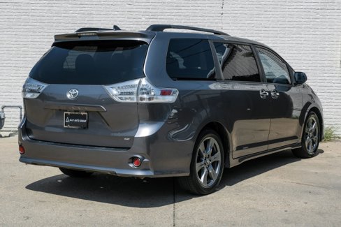 Used 2019 Toyota Sienna SE image 7