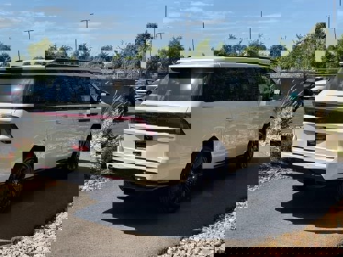 New 2025 Lincoln Navigator L Reserve image 5