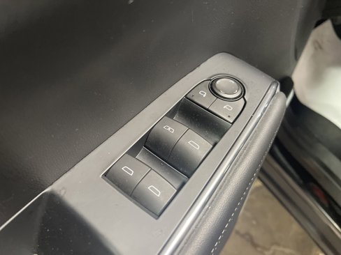 Used 2024 GMC Acadia Elevation image 8