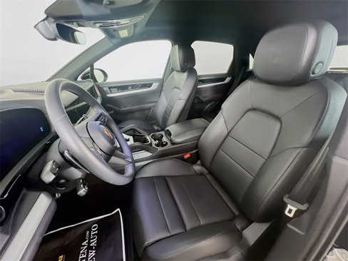 Used 2025 Porsche Cayenne image 5