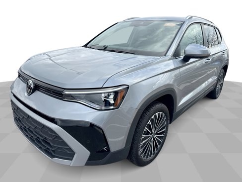Certified 2025 Volkswagen Taos SE image 4