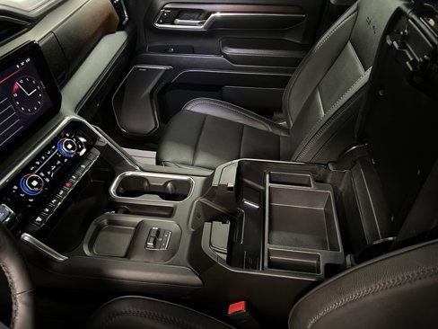 Used 2024 GMC Sierra 3500 Denali w/ Technology Package image 44
