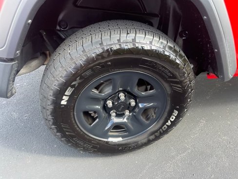 Used 2025 Jeep Wrangler Sport image 17