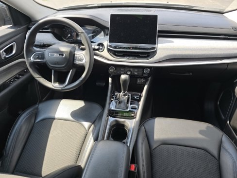 Used 2022 Jeep Compass Latitude image 15