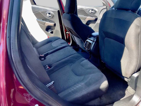 Used 2019 Jeep Cherokee Latitude w/ Popular Appearance Group image 39
