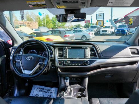 Used 2019 Toyota Highlander XLE image 21