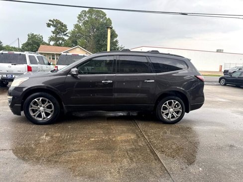 Used 2015 Chevrolet Traverse LT image 2