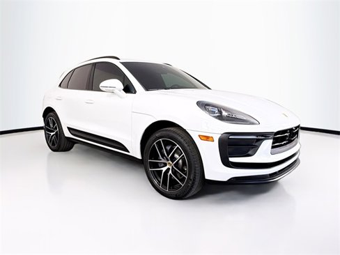 Certified 2024 Porsche Macan image 7