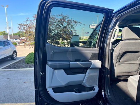 New 2025 Ford F350 XLT w/ Black Appearance Package image 28