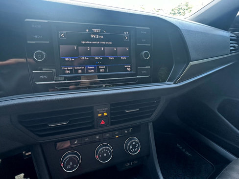 Used 2024 Volkswagen Jetta Sport image 33
