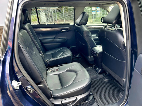 Used 2021 Toyota Highlander Platinum image 17
