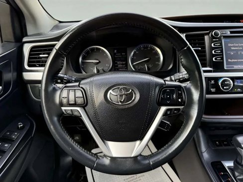 Used 2019 Toyota Highlander XLE image 13