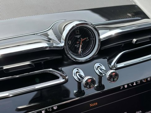 New 2025 Bentley Bentayga image 11