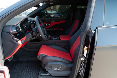 Used 2022 Lamborghini Urus image 36