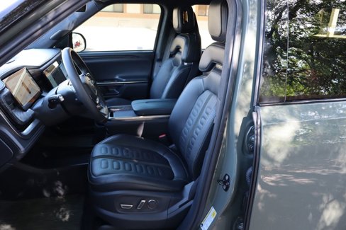 Used 2022 Rivian R1S Launch Edition image 21