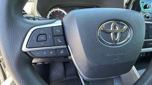 Used 2022 Toyota Highlander L image 19