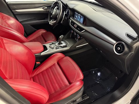 Used 2022 Alfa Romeo Stelvio Veloce image 38