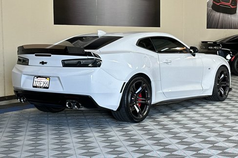 Used 2018 Chevrolet Camaro SS image 4