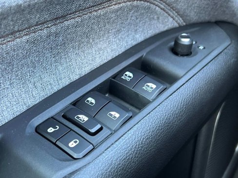 Used 2023 Jeep Compass Latitude image 23
