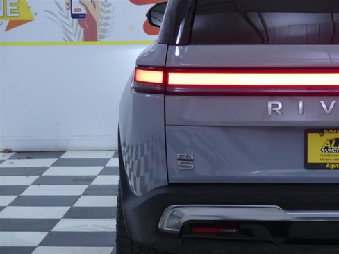 Used 2025 Rivian R1S Adventure image 34