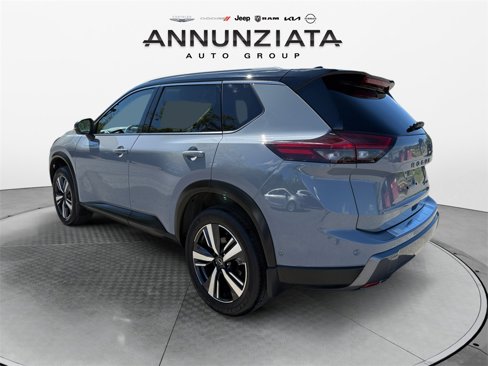 Used 2024 Nissan Rogue SL image 3