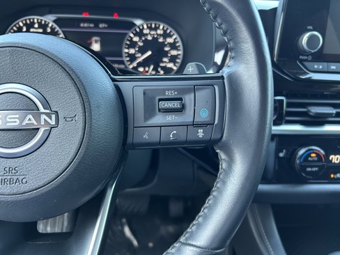 Used 2022 Nissan Pathfinder SV image 8