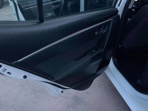 Used 2018 Toyota Corolla LE image 18