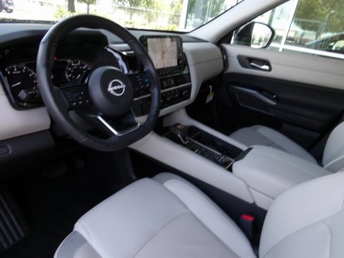 Certified 2024 Nissan Pathfinder SL image 17
