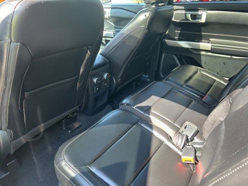 Used 2021 Ford Explorer XLT w/ Equipment Group 202A image 16