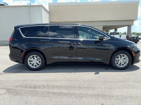New 2025 Chrysler Voyager LX image 4