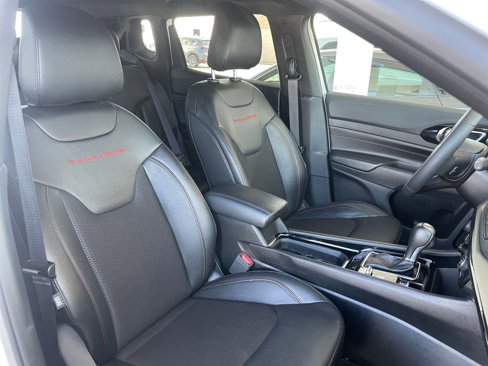 Used 2025 Jeep Compass Trailhawk image 35
