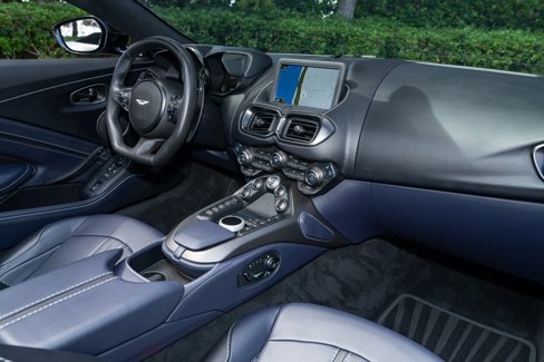 Used 2023 Aston Martin V8 Vantage Roadster image 16