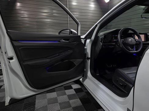 Used 2024 Volkswagen Golf R image 33