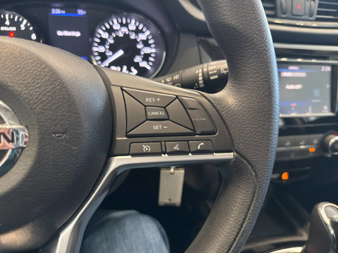 Used 2018 Nissan Rogue S image 34