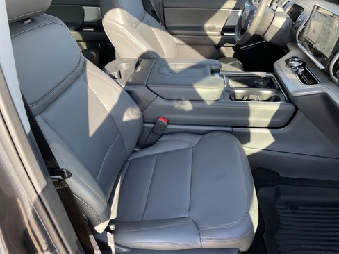 New 2025 Ford Expedition Active image 30