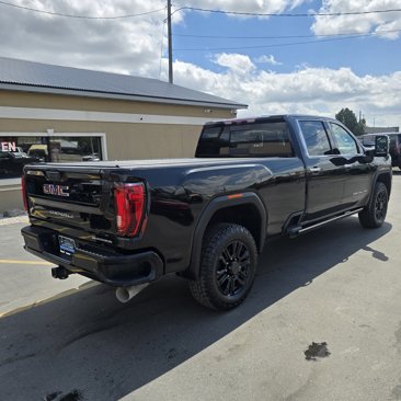 Used 2022 GMC Sierra 3500 Denali w/ Denali Black Diamond Edition image 3