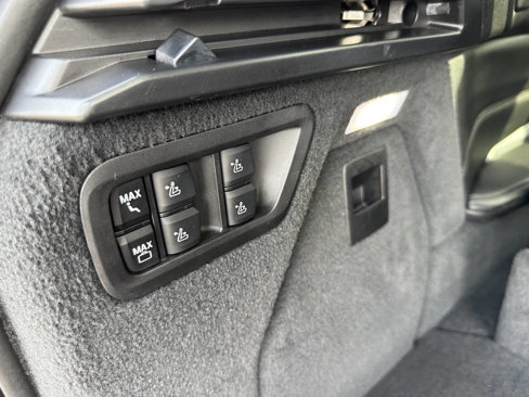 Used 2021 BMW X7 M50i image 31