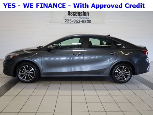 Used 2024 Kia Forte LXS image 3