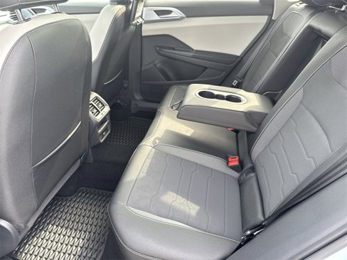New 2025 Volkswagen Taos SE image 30