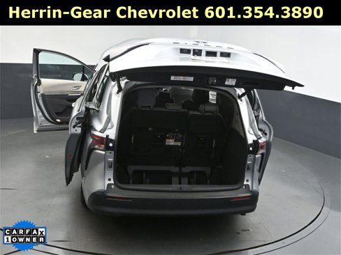 Used 2023 Toyota Sienna XLE image 39