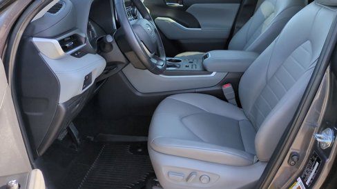 Used 2024 Toyota Highlander XLE image 17