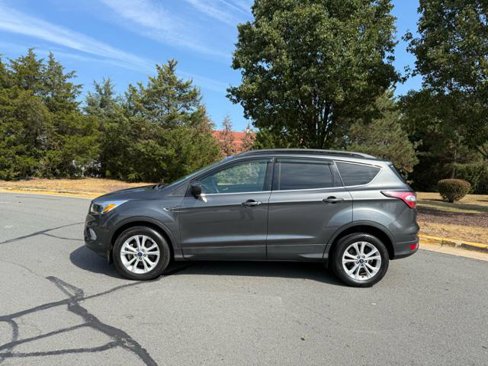 Used 2018 Ford Escape SE image 5